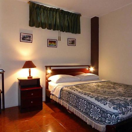 Jhomana Guesthouse Кіто Екстер'єр фото